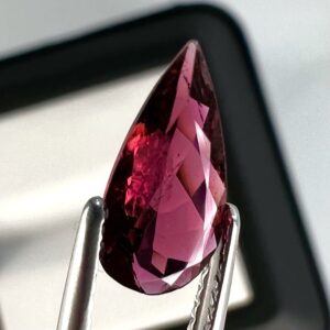 Magnifique tourmaline rose 0,95 ct – 11 x 5,5 mm