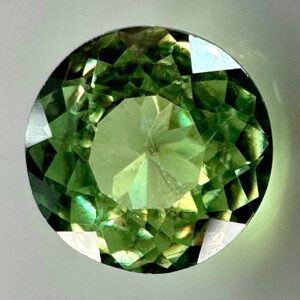 Natural Demantoid Garnet 0.38 ct - Rare Brilliance - 0.38 carat natural demantoid garnet from Namibia, vivid green color and very good clarity.