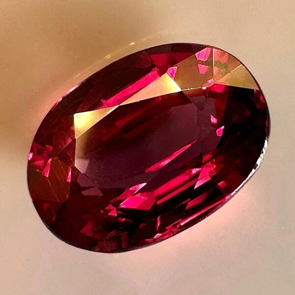 Grenat change couleur 2,79 ct - 9,3 x 7 mm - Pierre naturelle - Rare