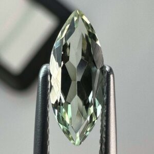 Green Beryl 0.69 ct - Brilliance and refinement
