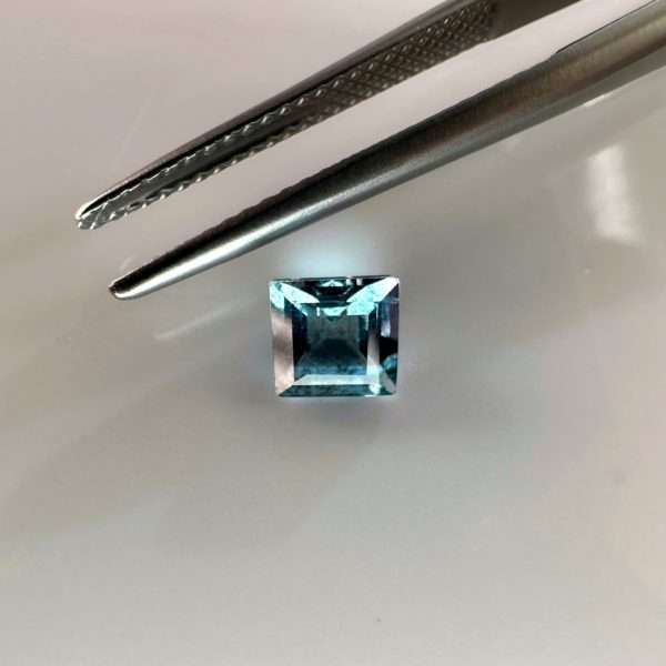 Aigue-marine naturelle 0,57 ct - RARE - 5 x 5 mm
