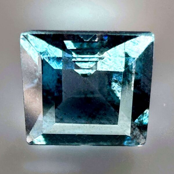 Aigue-marine naturelle 0,57 ct - RARE - 5 x 5 mm