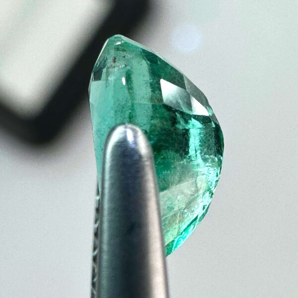 Émeraude Naturelle 0,82 Ct - 7,2 x 4,8 mm