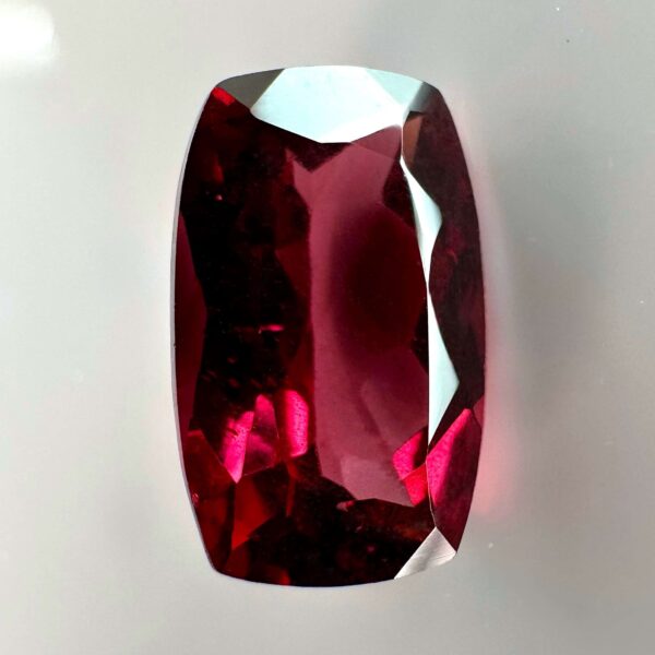 Malawi Garnet 4.10 ct / 11,8x6 mm - Jamel Gems