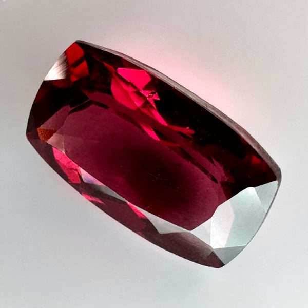 Malawi Garnet 4.10 ct / 11,8x6 mm - Jamel Gems