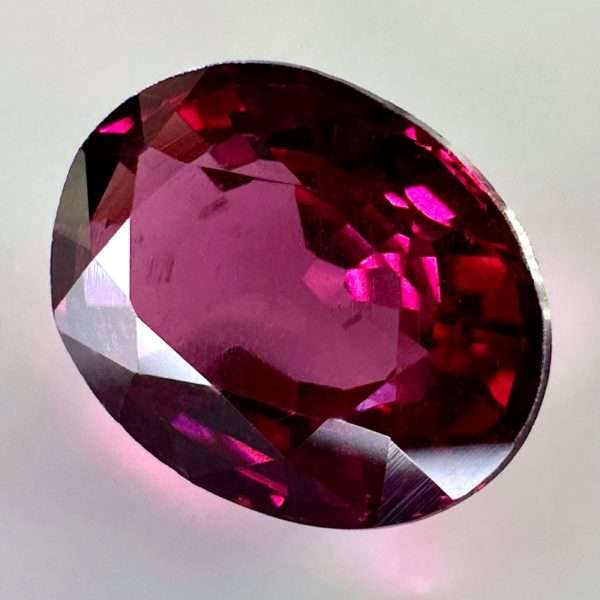 Grenat Rhodolite Naturel 1,40 ct - 7,5 x 5,8 mm