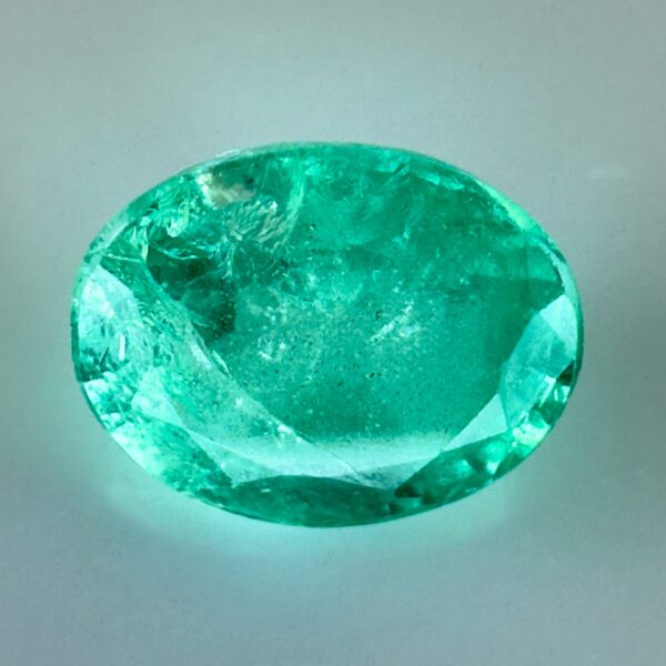 Natural Emerald 0.85 ct – Exceptional Green Gemstone for Jewelry and Collections