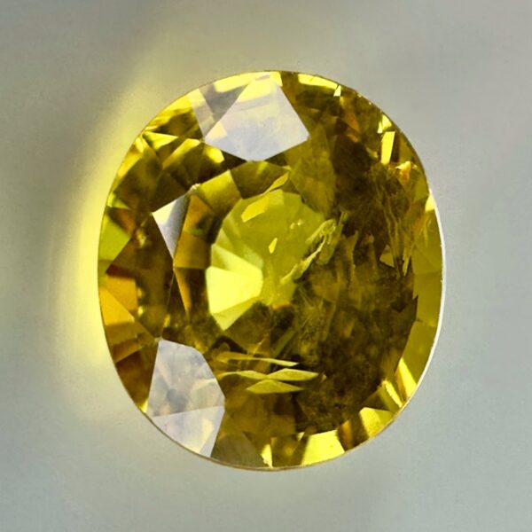 Saphir jaune de 1,42 carat – 6,8 x 5,9 mm