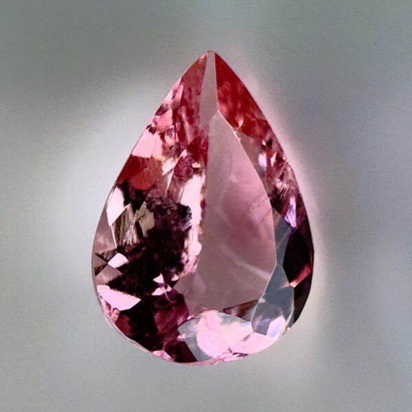 Natural vibrant pink tourmaline, a rare and luminous gemstone, ideal for fine jewelry creations or an exclusive collection.