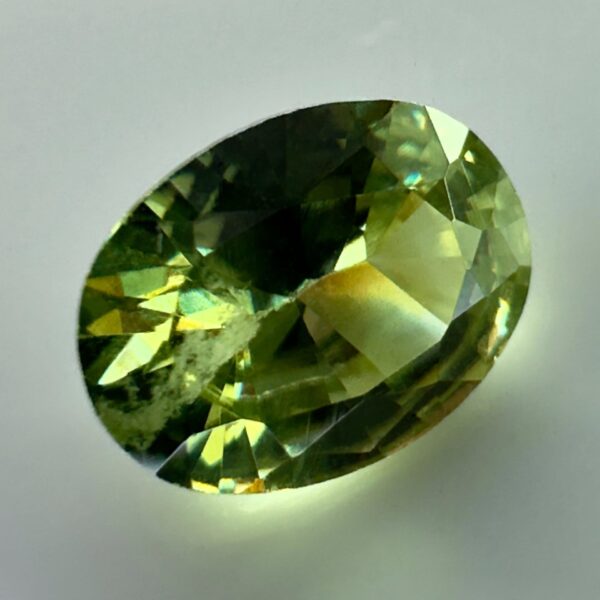 Grenat démantoïde naturel – 0,40 ct – 5,5 x 4 mm